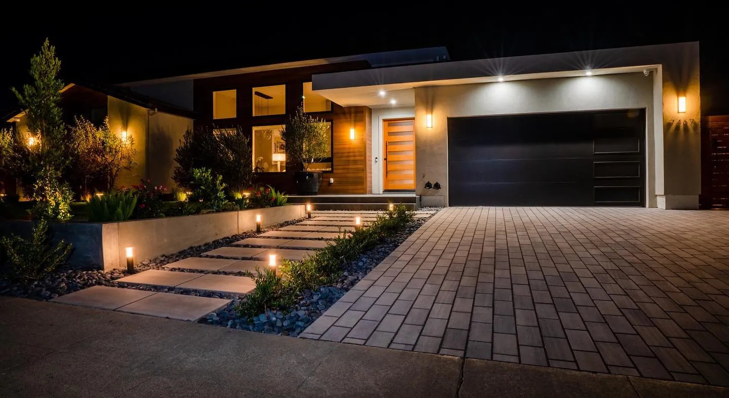 Modern Front Yard Lighting - Northwood Landscaping project in Greater Vancouver